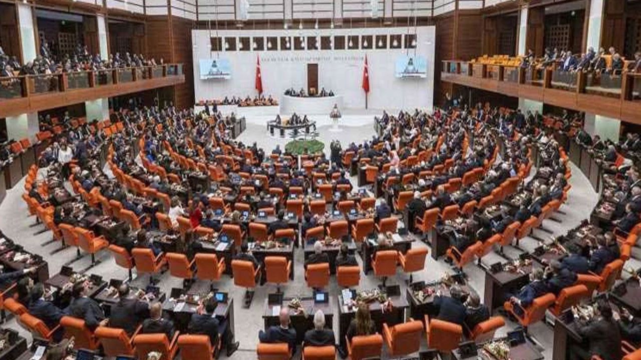 Meclis’te Kabul Edilen Yeni Düzenleme Detaylandı, Emeklilere Ek Ödeme Verileceği Kesinleşti